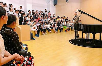 溫州5050商圈十三大教育機構(gòu)舉辦文化藝術(shù)節(jié)送1000份禮品宣傳自身品牌